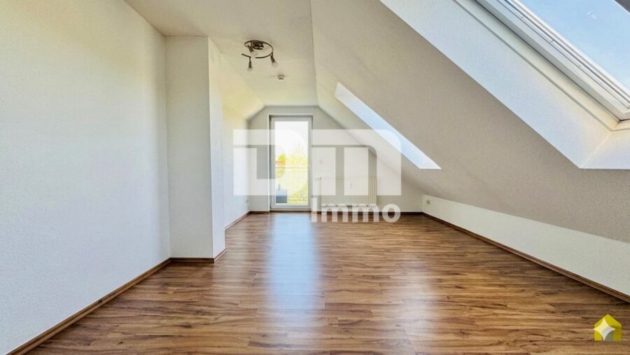 Gepflegte Maisonette Wohnung mit Studio 2x Balkon und PKW Stellplatz in Traumlage - Ebene 2 Dachstudio / Zugang Balkon 2